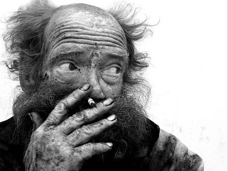 Barbone che fuma