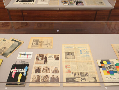 Loose Leaves in Books. Courtesy of Museum der Moderne
