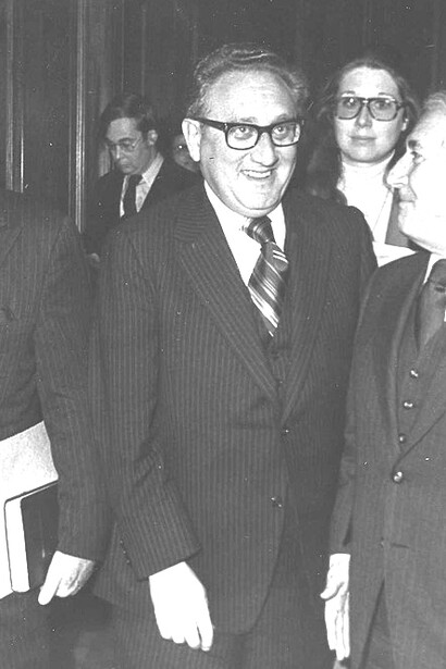 Damals fanden die Meinungen namhafter Politiker und Experten, die diese Erweiterung nicht befürworteten, wie Henry Kissinger oder George Kennan, kein Gehör. Bild: Henry Kissinger (1923-2023), Aufnahme um 1974