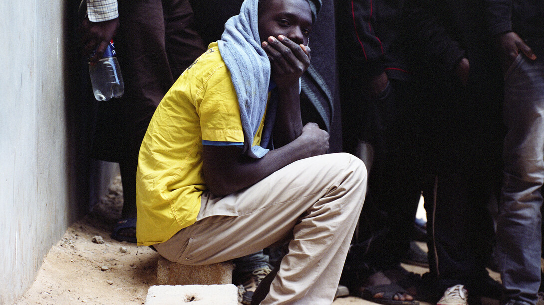 Samuel Gratacap, Sans titre, Centre de détention pour migrants de Zaouia, 2014 © Samuel Gratacap, Courtesy Galerie du Jour Agnès b, Paris, OEuvre exposée à l’IMA