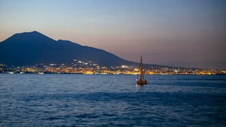 Napoli al centro del mondo e delle polemiche