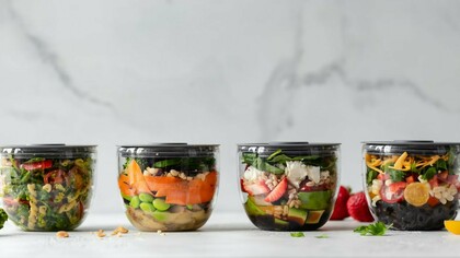 Dei contenitori ermetici contenenti dei pasti. Questi contenitori sono una delle colonne portanti dei meal prep, e sono noti anche come "tupperware"