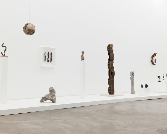 Transmission, Exhibition view. Courtesy of Anat Ebgi