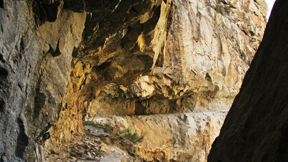 Camino junto al desfiladero en les gorges de Carança, Francia. Foto: Sabrina Guitart