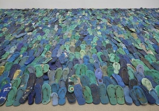 Tony Capellán, Mar Caribe (detail), 1996
Installation view Pérez Art Museum Miami, Plastic and rubber sandals with barbed wire, Collection Museo de Arte Moderno de la República Dominicana, Photo: Oriol Tarridas