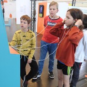 Illusions. Qui a tort ? Qui a raison ? Vue de l'exposition. Avec la courtoisie de La Cité Miroir