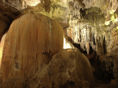 Interior da Gruta da Lapinga em Lagoa Santa, Minas Gerais, Brasil