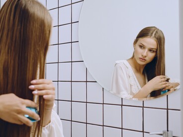 I rituali di cura dei capelli possono rafforzare il senso di appartenenza a una comunità, celebrando tradizioni, texture e storie comuni