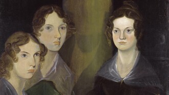 Anne, Emily y Charlotte Brontë retratadas en 1834 por su hermano Patrick, quien se había incluido originalmente en el cuadro para luego borrar su figura, dejando esa huella fantasmagórica visible entre Emily y Charlotte
