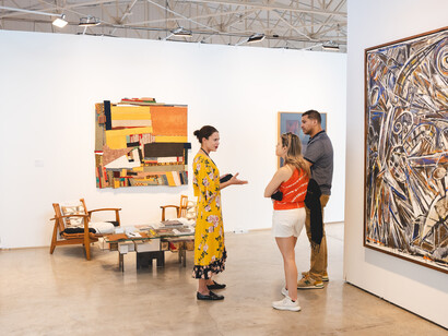 Varios artistas, Pinta Miami 2023, vista de exhibición. Cortesía de Pinta Miami