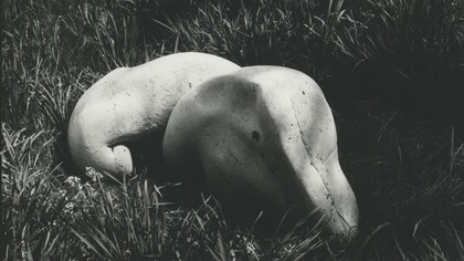 Barry Flanagan, Untitled (carving no. 1 83), 1983, travertine (Tuscany), 71.8 x 151.1 x 78 cm, © The Estate of Barry Flanagan, 2015