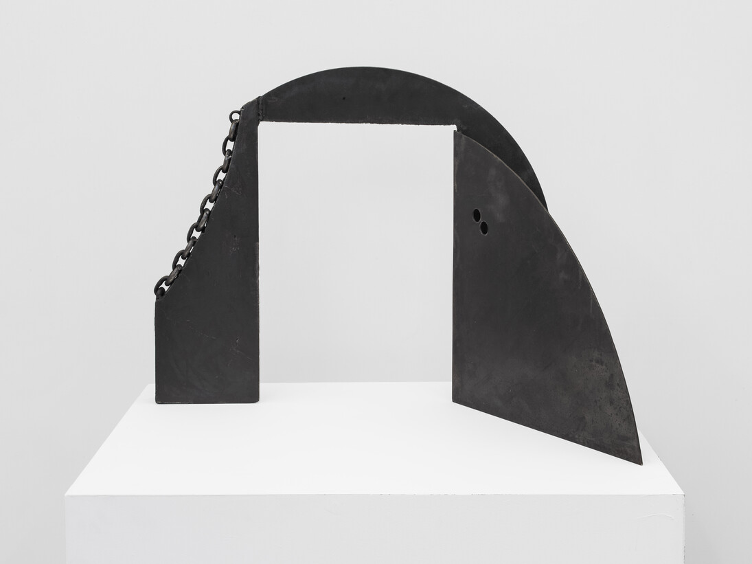 To Wifredo Lam, 1982, Welded steel, 25 x 31 ½ x 19 ¼ inches  (63.4 x 80 x 48.9 cm). Courtesy Alexander Gray Associates, New York; Stephen Friedman Gallery, London © 2015 Melvin Edwards / Artists Rights Society (ARS), New York. Photo: Jeffrey Sturges