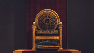 ¿Acaso no tengo méritos suficientes, con treinta y ocho libros escritos y ochenta y cinco años de edad?