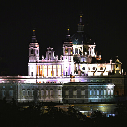 Conheça a estátua de Dom Quixote e outros pontos históricos em Madrid, otimizando seu tempo com um planejamento eficiente