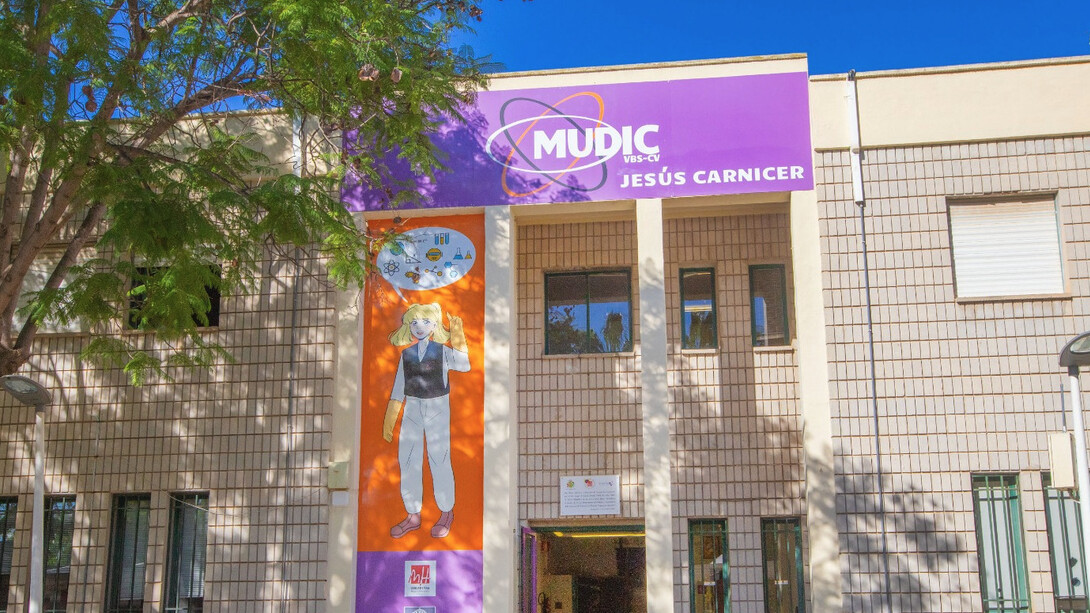 Museo Didáctico e Interactivo de Ciencias de la Vega Baja, con salas de experiencias, talleres de ciencia y tecnología, además de un jardín científico, un planetario y un huerto. Orihuela, España