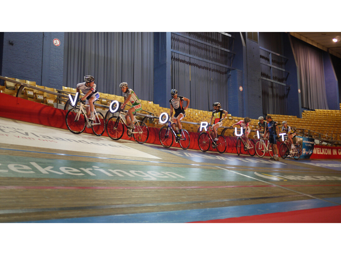 Ahmet Ögüt, On The Path of Vooruit Universe, 2012, Performance, Commissioned by S.M.A.K. for TRACK, Courtesy the artist