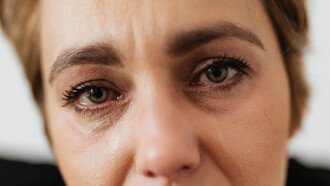 Implications processuelles. Dans des situations limites comme, par exemple, les guerres, la pandémie, la mort du père de famille ou des coupures soudaines, sont créés des murs, des protections à partir desquelles plus rien n’est perçu