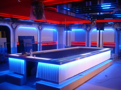 Local decorado con luces LED
