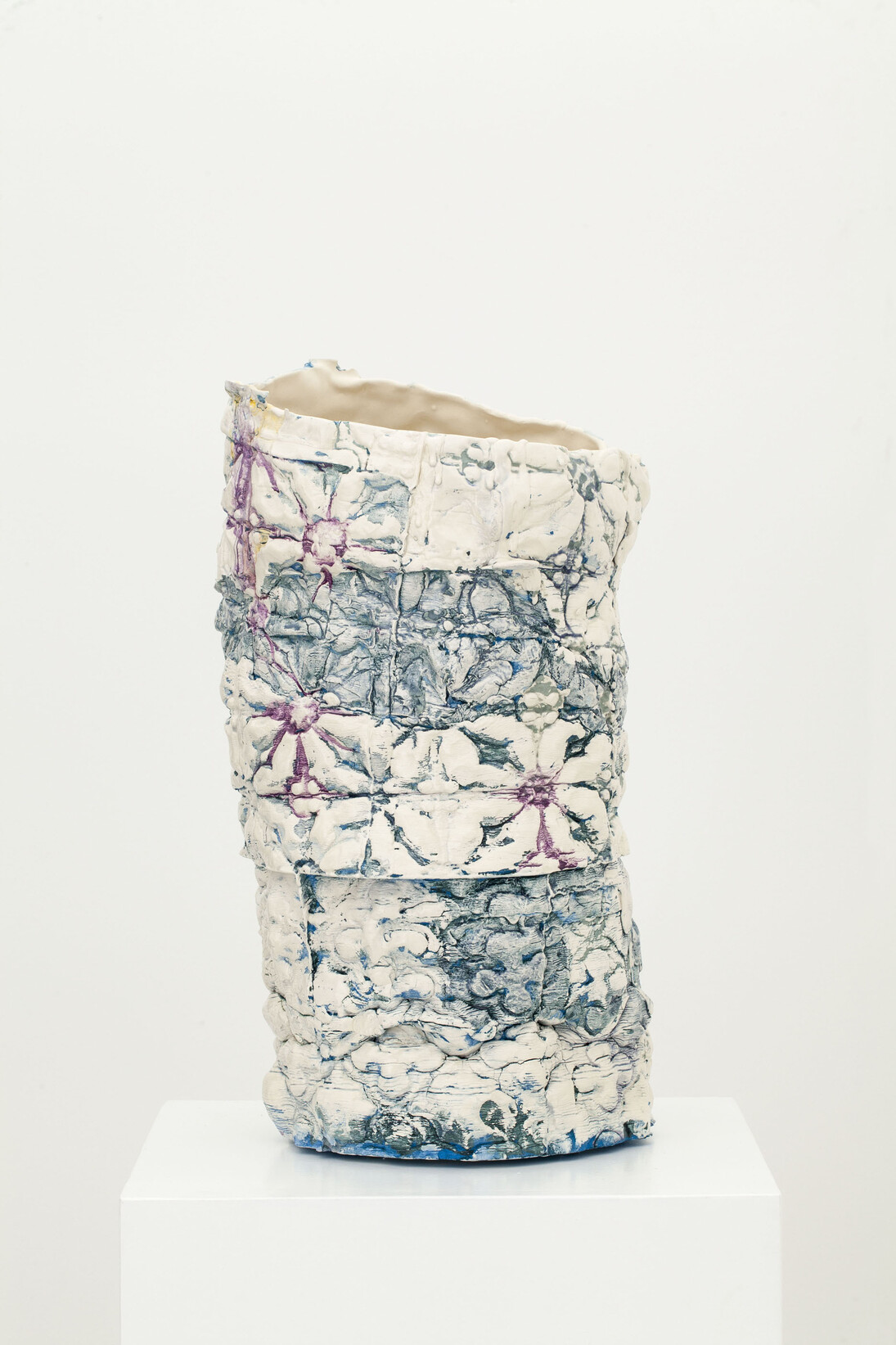 BLUE BLOOM OF PLUMS" (2016)
Enamelled earthenware
Height : 16 9/16 in - Width : 8 11/16 in