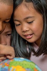 Education: based on the purpose of education, the content of education is implemented