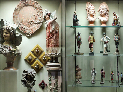 Barros malagueños, Exhibition view. Courtesy of Museo Unicaja de Artes y Costumbres Populares