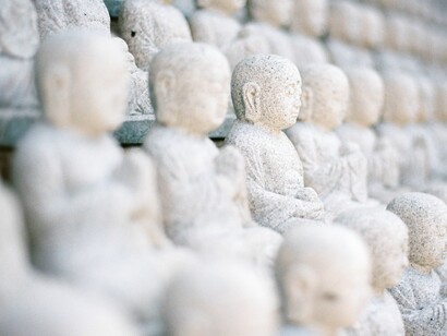 Esculturas de monjes budistas