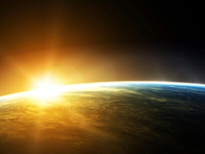 El sol desaparece tras la Tierra