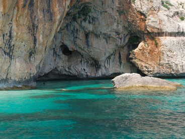L’emozione che attraversò il gruppo in quel momento fu così intensa da cancellare all’istante ogni fatica fatta per organizzare la sorpresa
