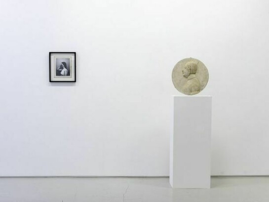 From left - Clare Strand, Signs of a Struggle and Giovanni Cristoforo Ganti, Duchessa Bona di Savoia, 1490/95, Courtesy Grimaldi Gavin