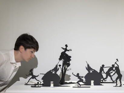 Kara Walker, Burning village, exhibition view. Courtesy of IVAM