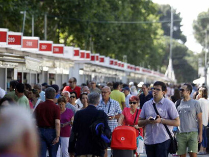 Visitantes en la última edición de la Feria del Libro de Madrid