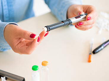 Medical insulin injection equipment for diabetes treatment, including syringes and handheld devices