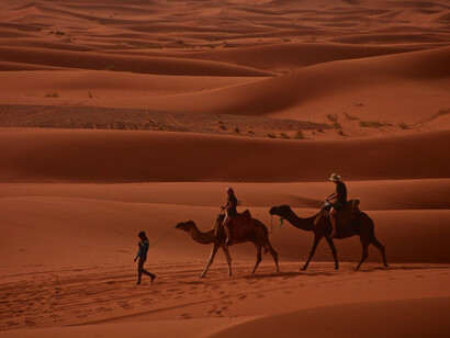 Each footstep in the sand is a reminder of the 5.1 million Moroccans abroad, contributing to the Kingdom’s development and prosperity