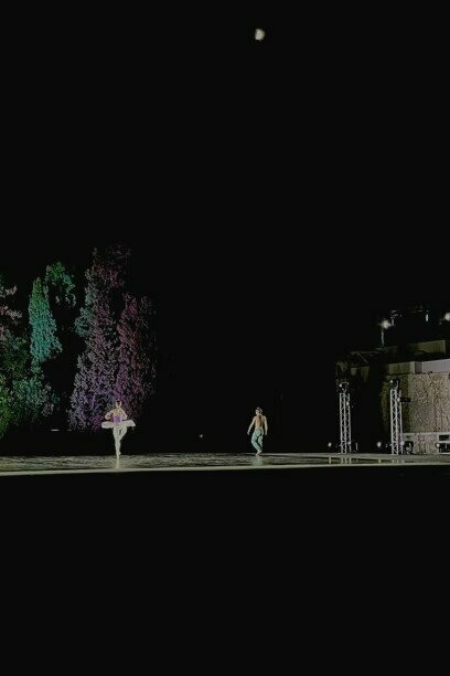 Assoli e passi a due si sono alternati in un mix di repertori intramontabili e moderni, riunendo i brani più belli e famosi dell’Ottocento e Novecento, foto di Mariangela Di Natale