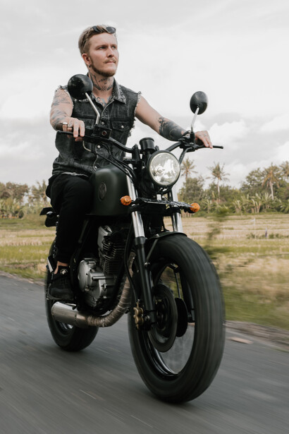 Piloto chegando em Morungaba, cidade do interior de São Paulo, Brasil