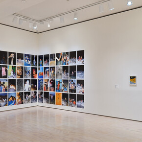 Sohrab Hura, Mother, vista de exhibición. Cortesía de MoMA PS1