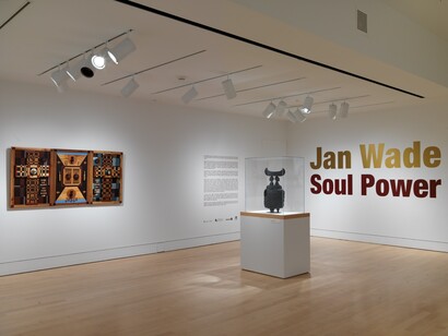 Jan Wade, Soul power, exhibition view. Courtesy of the Art Gallery of Hamilton 