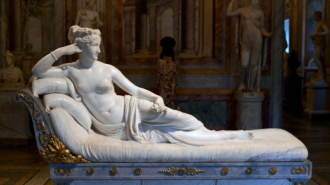 Antonio Canova, Paolina Borghese come Venere vincitrice (1804-1808), marmo bianco, 92 (160 con il letto) × 200 cm, Galleria Borghese, Roma