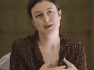 "La fortaleza" gira en torno a la herencia: todo aquello –material o inmaterial– que recibimos de nuestra madre, de nuestro padre; el patrimonio cultural que, como sociedad, heredamos de las generaciones anteriores. Lucía Carballal, 2025