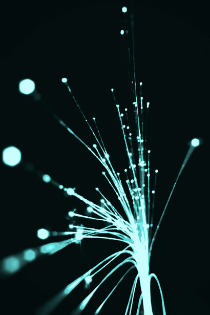 Explore o termo "ciberespaço" e sua importância na ficção científica, desde sua introdução por William Gibson

