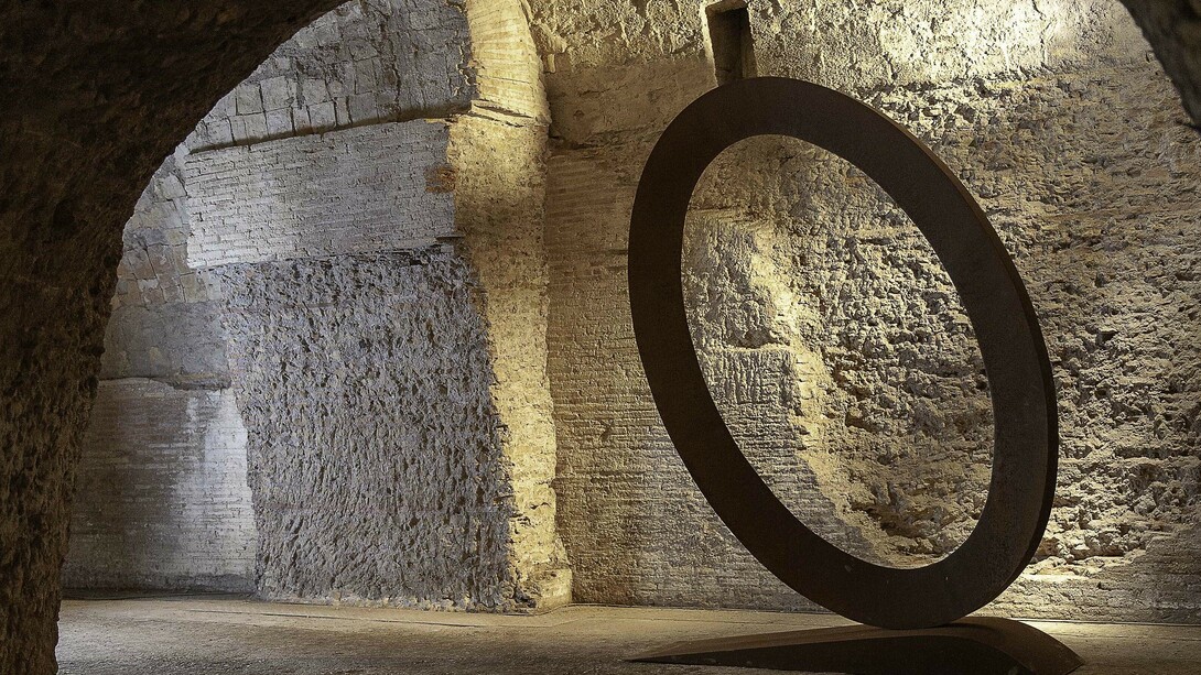 Senza titolo (Ellisse verticale), 2013 acciaio corten 280x210x60 cm, courtesy Archivio Mauro Staccioli, Volterra, foto di Fabio Caricchia.