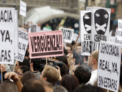 Manifestantes exigen la restauración del sistema democrático en España