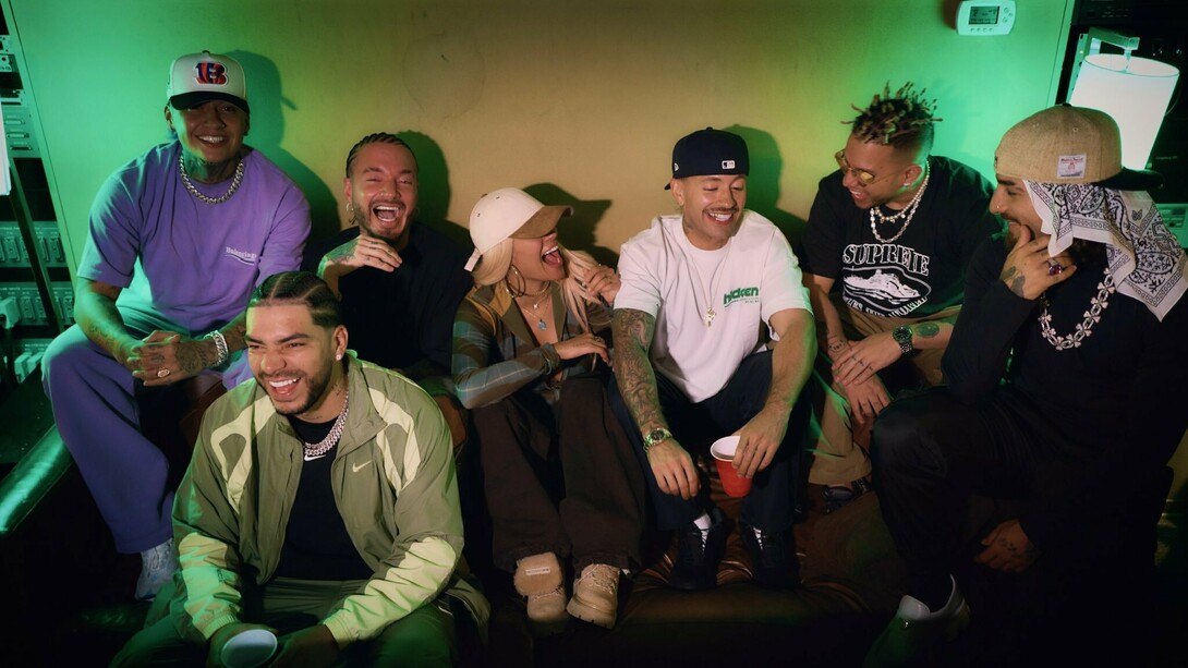 La canción ‘+57’ generó controversia debido a un verso que fue señalado como inapropiado en el contexto de la explotación infantil en Medellin