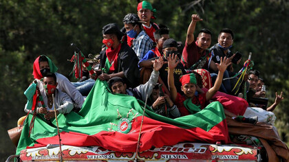La minga indígena se desplaza a una protesta en defensa de sus derechos, Colombia