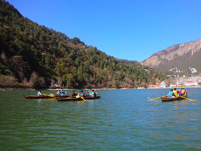 Nainital Lake is a popular boating destination, with the Naina Devi Hindu Temple located on its northern shore. The picturesque lake resort town nestles among seven hills in a lush valley at an altitude of 1,938 metres