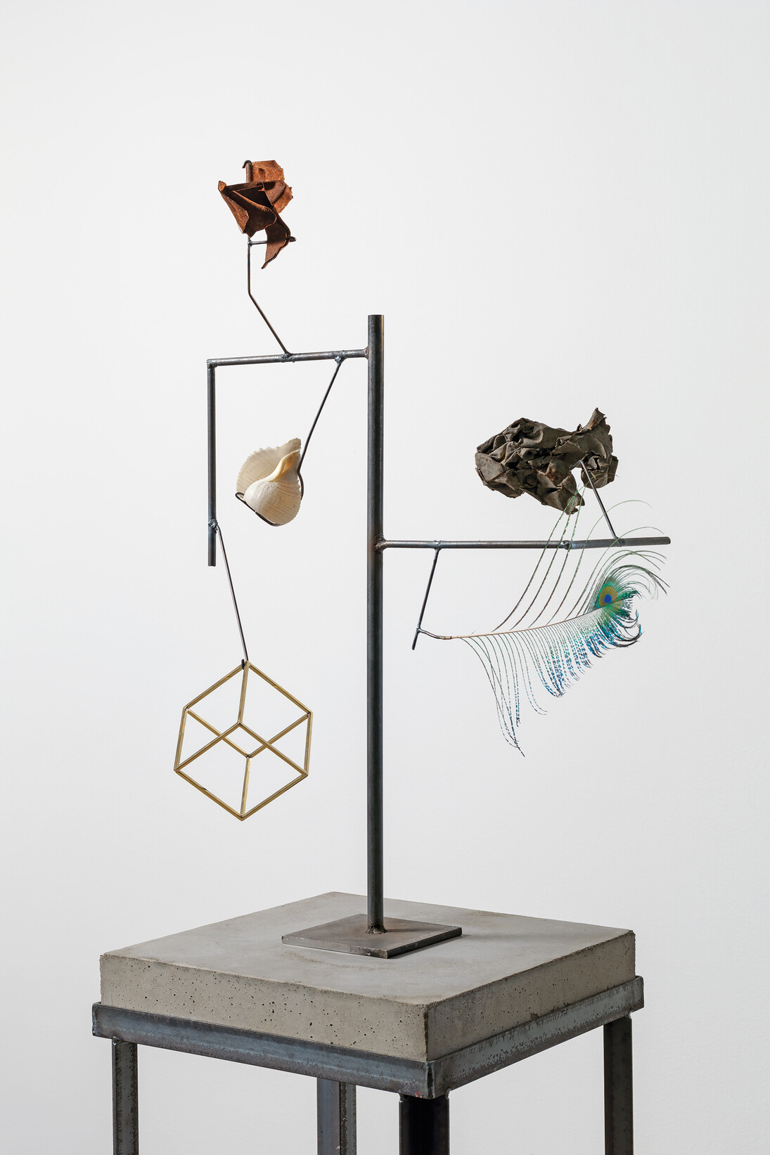 Carol Bove, ‘Heraclitus’ (detail, 2014), Seashell, feather, found objects, steel, concrete, 182.9 x 45.7 x 31.8 cm, Courtesy the Artist, Maccarone, New York and David Zwirner, New York/London
