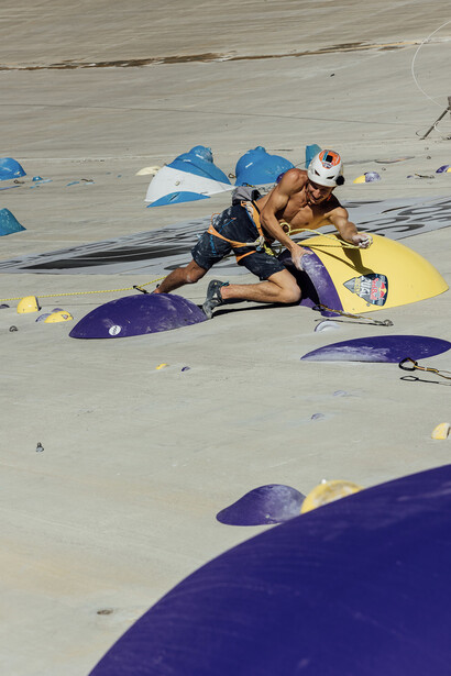 Louna Ladevant. Son effort construit la beauté du geste, un geste aussi majestueux que celui du peintre sur sa toile