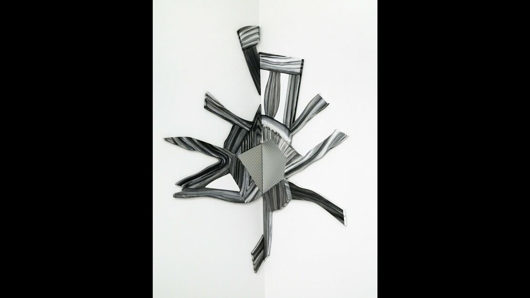 Richard Artschwager,
Splatter Chair B, 2008,
Formica and acrylic on wood (four parts),
Left (three parts): 44 x 16 cm, 69 x 68 cm, 23 x 9 cm /
Right: 133 x 72 cm | Left (three parts): 17 1/4 x 6 1/4, 27
1/4 x 26 3/4, 9 x 3 1/2 inches / Right: 25 1/4 x 28 1/2
inches
© Estate of Richard Artschwager/VG Bild-Kunst, Bonn
2024. Courtesy Sprüth Magers