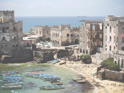 Oggi, rada del vecchio porto di Mogadiscio distrutta dalla guerra civile iniziata nel 1991