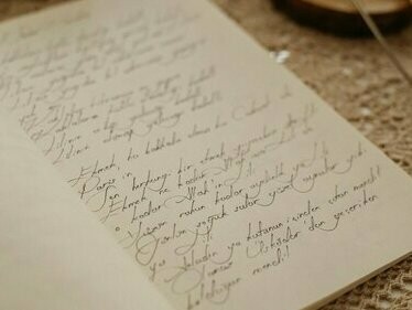 Etimolicamente, poesia designa o ato de criar, de fazer, e poema, o produto do fazer poético. Atualmente, essas palavras têm sido usadas como sinônimas, de sorte que podemos falar em um livro de poemas ou um livro de poesias. Embora haja formas fixas de poesia, não é a forma que determina se um texto é poético